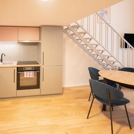 Appartement I Got 5 On It #5 - Brand New By Pink Flamingo *